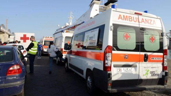 Roma, pullman s'incastra sotto un ponte: turisti feriti, bimbo grave
