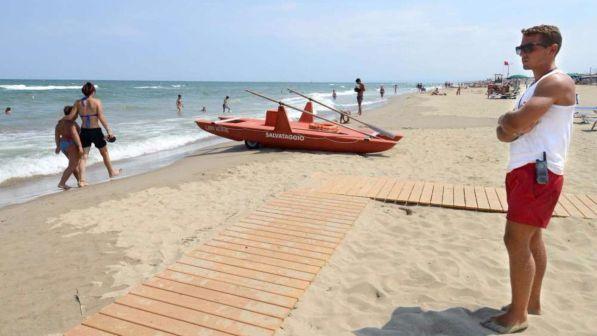 Catania, bimbo di 6 anni annegato in mare travolto dalle onde