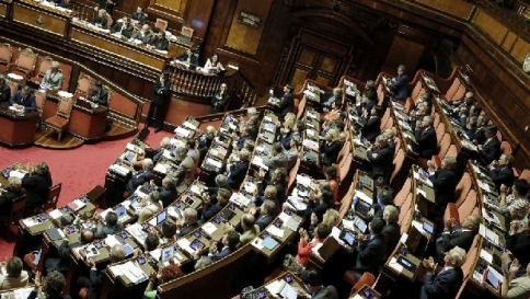 Riforme, maggioranza tiene al Senato Opposizioni insorgono per canguro Pd