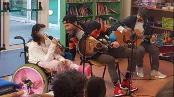 Jovanotti, concerto a sorpresa per i bambini dell'ospedale Meyer
