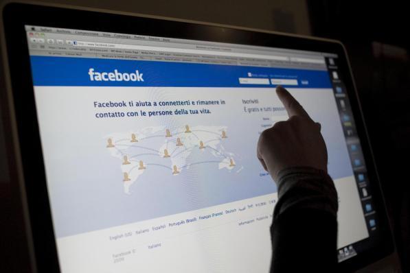 Facebook e Instagram bloccati, gli utenti denunciano il blackout totale