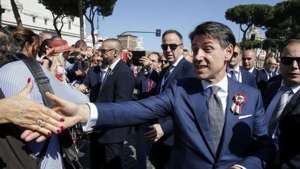 Neo premier Conte ai cittadini: "Tenete duro, ora passiamo ai fatti"