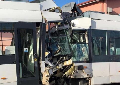 Cagliari, due treni della metropolitana leggera si scontrano: 85 feriti, 3 gravi