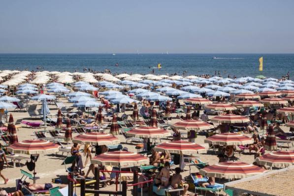 Donna stuprata a Rimini, stesso gruppo violenta anche un trans