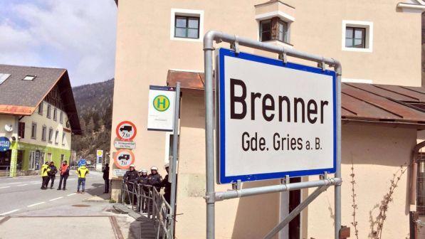 Migranti, l'Austria attiva i check point lungo la ferrovia del Brennero