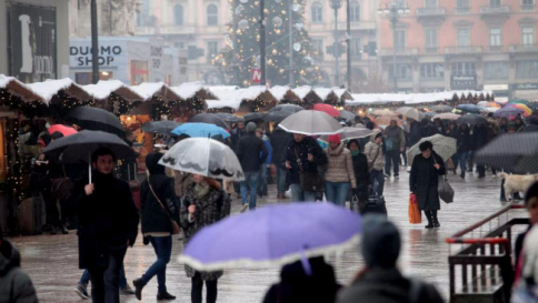 A Roma e a Milano la pioggia spazza via la cappa di smog: respirano le metropoli