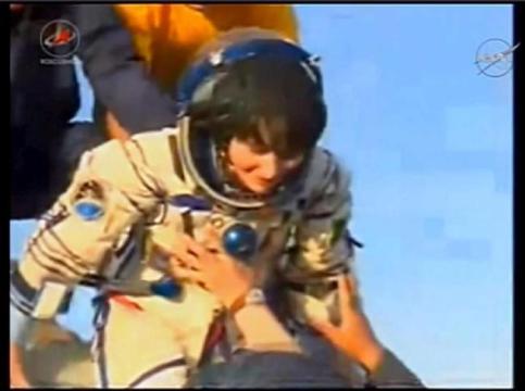 Spazio, rientrata AstrosamanthaNavetta Soyuz atterrata in Kazakistan