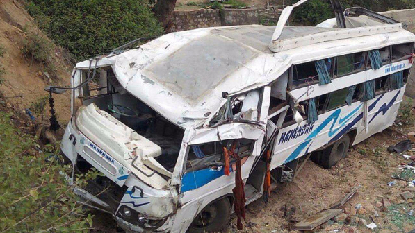 Scuolabus precipita in un canale in Turchia: 14 morti, 11 sono bambini