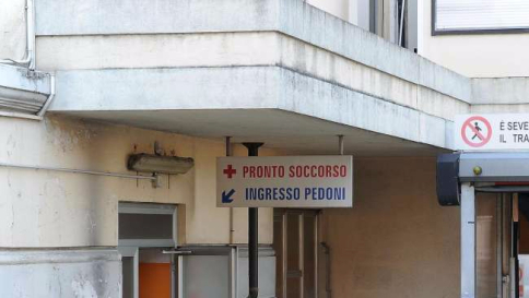 Varese, esplode petardo artigianale: perde le mani e rischia la vista