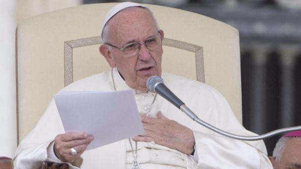 Papa: poveri sono centro del Vangelo, è peccato non aiutarli