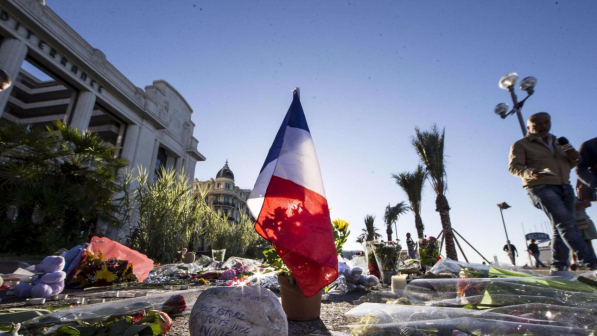 Attentato a Nizza, ok dalla Camera francese allo stato di emergenza
