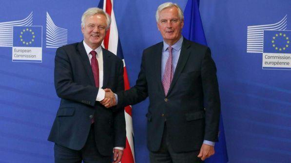 Brexit, May a vertice Ue farà proposta su diritti cittadini europei