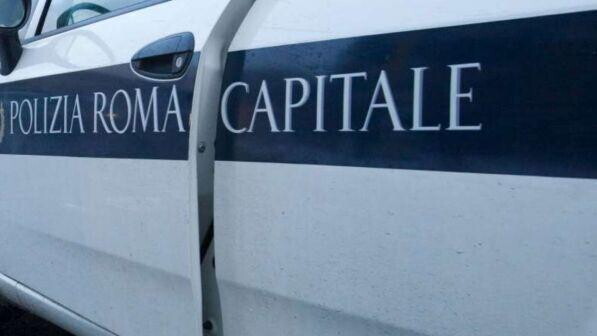 Roma, operazione in campo nomadi: sequestrate armi e mazze
