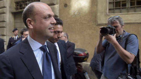 Migranti,Alfano bacchetta Ue:"Anziché dirci grazie, aprono un'infrazione"