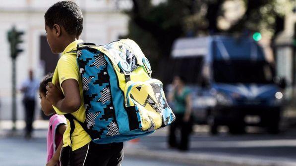 Sempre più nuovi italiani, oltre la metà è under 30 | Permessi di soggiorno in calo del 5%, record di richieste d'asilo