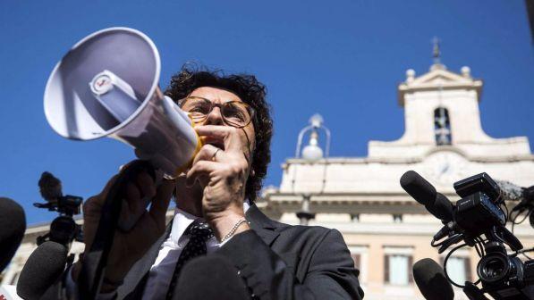 Legge elettorale, Toninelli (M5s): "Governo e Parlamento indegni"
