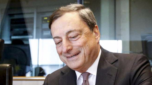 Draghi: nell'Eurozona la ripresa resta moderata, con rischi al ribasso