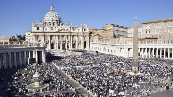 Vaticano, allo studio la scomunica per corruzione e mafia