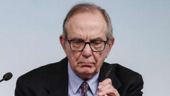 Def, Padoan: "Deficit/Pil al 2,3%, incorpora aiuti alle banche"