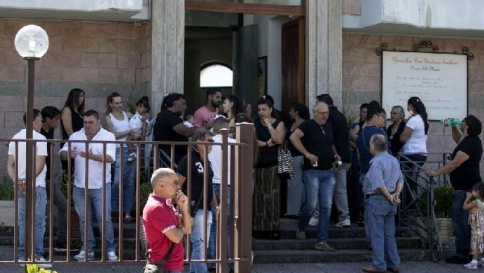 Messa di suffragio per il boss Vittorio Casamonica: spintonati i cronisti
