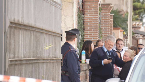 Caserta, spara a tre ladri e ne uccide unoCaccia ai due complici in fuga