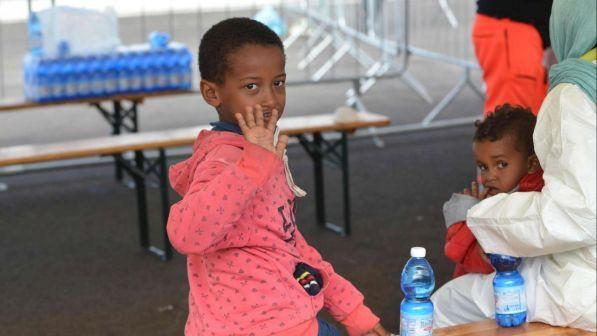 Migranti, Eurostat: in Italia maggioranza di minori non accompagnati