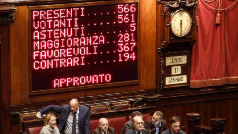 Riforme, la Camera approva il ddl Boschi con 367 sì: il testo torna al Senato