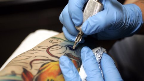 Inflazione, prezzi in salita a gennaioE cambia il paniere: arrivano i tattoo