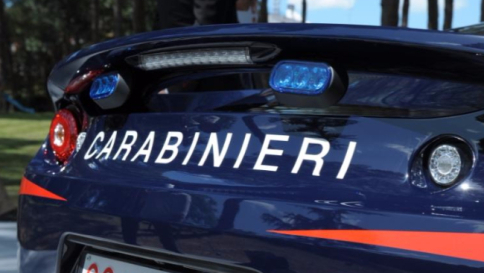 Napoli, giovane ucciso a colpi di arma da fuoco davanti a un bar