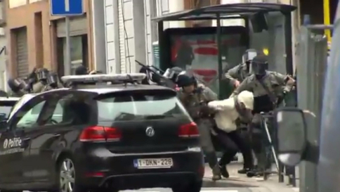 Bruxelles, arrestato Salah: nel blitz a Molenbeek fermate altre 4 persone