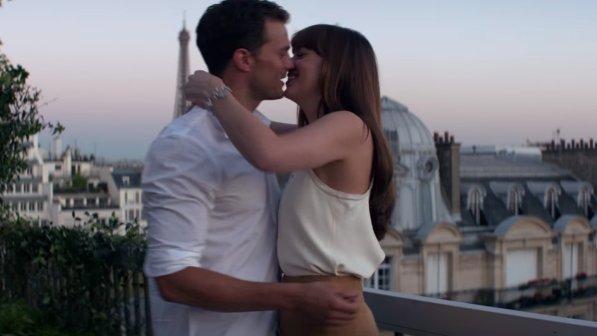 "Cinquanta sfumature di rosso", le immagini della luna di miele di Christian e Ana