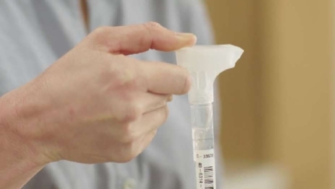 Dagli Usa arriva un test della saliva per individuare il cancro al seno e alle ovaie