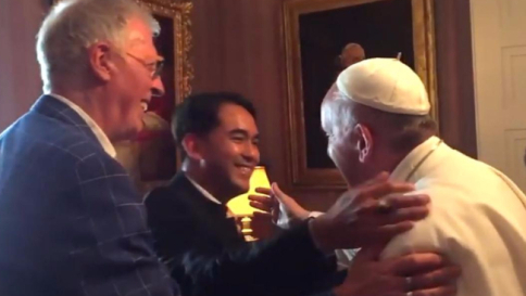 papa francesco a coppia gay 2019 papa francesco a coppia gay 2019