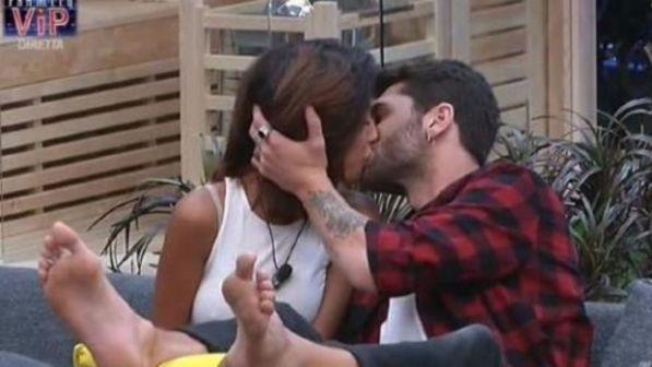 Grande Fratello Vip 2017, Jeremias e Carla: ecco il primo bacio