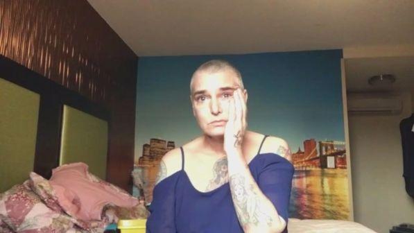 Sinead O'Connor shock: "Abusi fisici e psicologici da mia madre in infanzia"