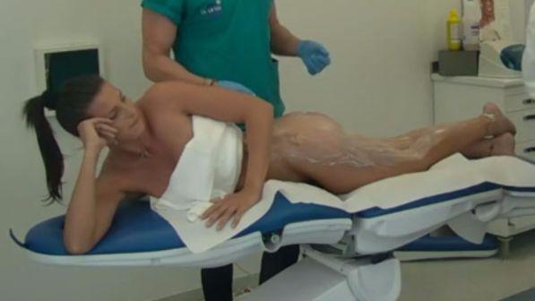 Le Iene spogliano Giulia Calcaterra, guarda che nudo integrale