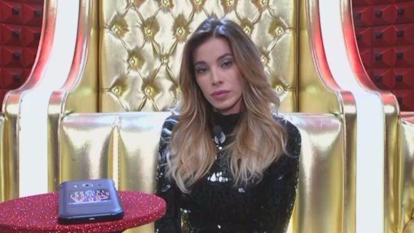 "Grande Fratello Vip": Aida Yespica lasciata in diretta con una lettera