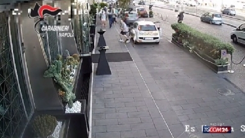 Napoli, scippatore preso grazie a video