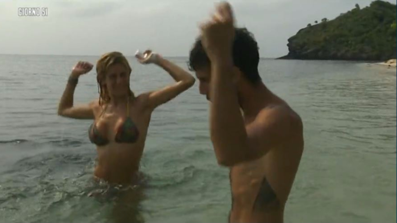 Isola dei Famosi, party in stile Ibiza - TGCOM