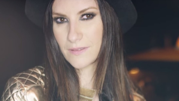 Laura Pausini, esce il video di "Lato destro del cuore"