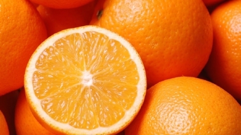 Tumori, agrumi nel mirino: consumo quotidiano aumenta il rischio di melanoma