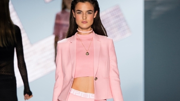 Quest'estate metti in mostra l'ombelico con i crop top più belli