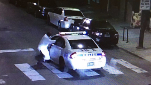 Agguato Philadelphia, folle spara contro un agente di polizia