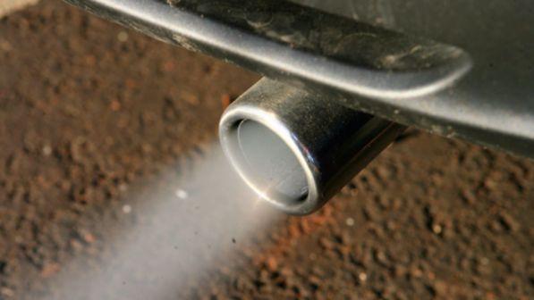 Inquinamento, Ue: obbligo di taglio delle emissioni di CO2 per i produttori di auto