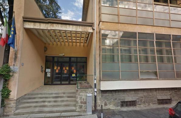 Padova, maestre sentono strani scricchiolii in aula e fanno uscire i bambini: subito dopo il crollo
