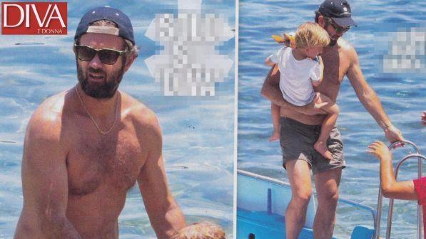 Carlo Cracco, un inedito "sirenetto" al mare con la famiglia