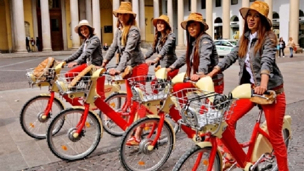 Milano, piazza San Marco e il risotto al salto
