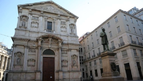 Donnavventura a Milano: Piazza Belgioioso, da Manzoni al Boeucc