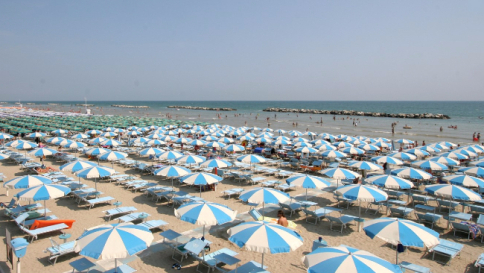 Legge di Stabilità, spunta la sanatoria per le spiagge: chiesta proproga