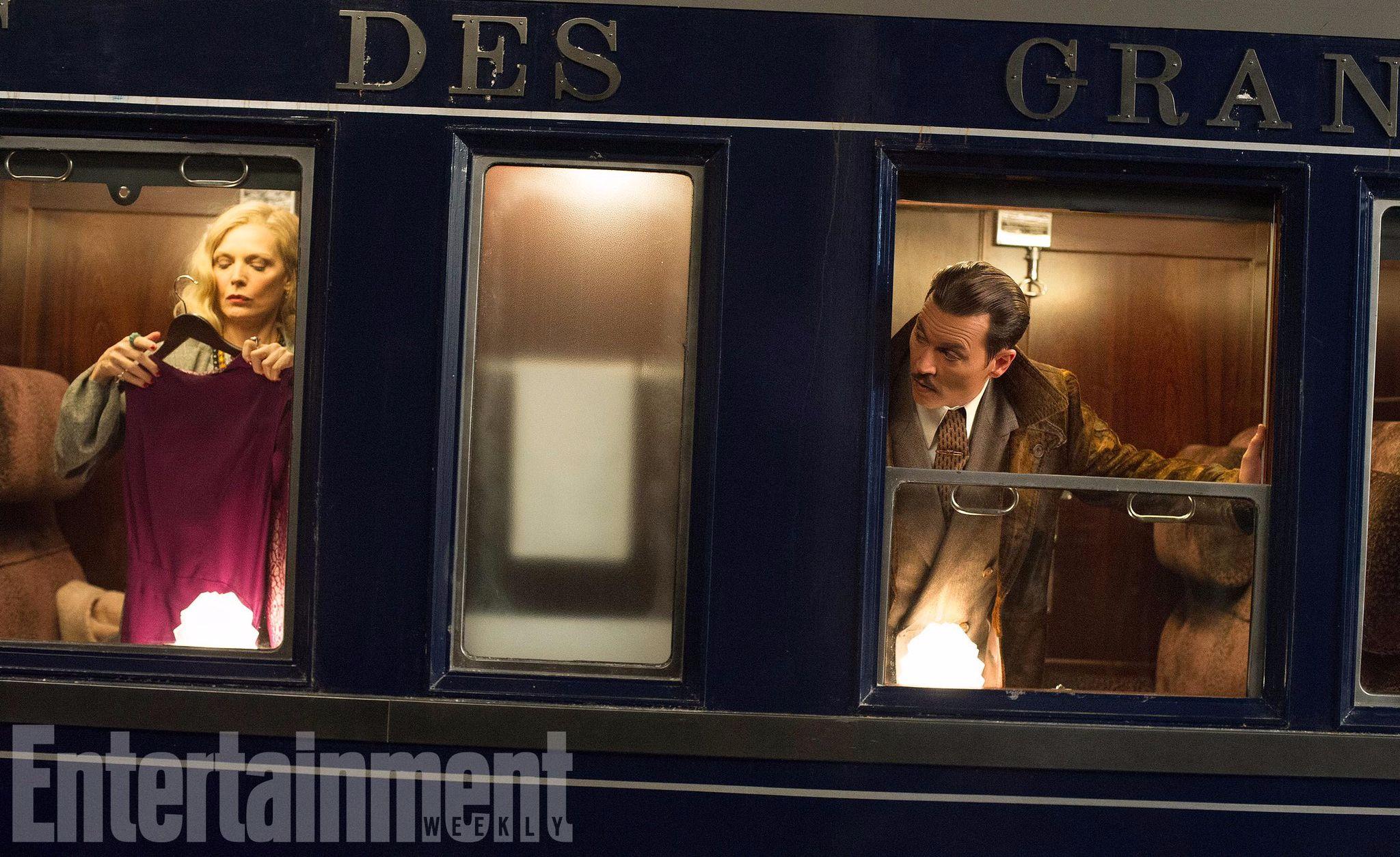 "Assassinio sull'Orient Express", Johnny Depp e Michelle Pfeiffer in una nuova foto del film